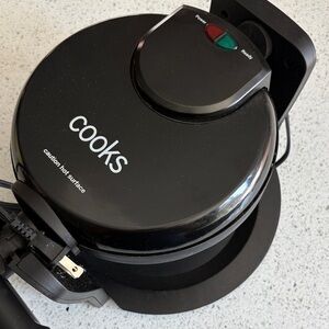 Cooks Black Waffle Maker